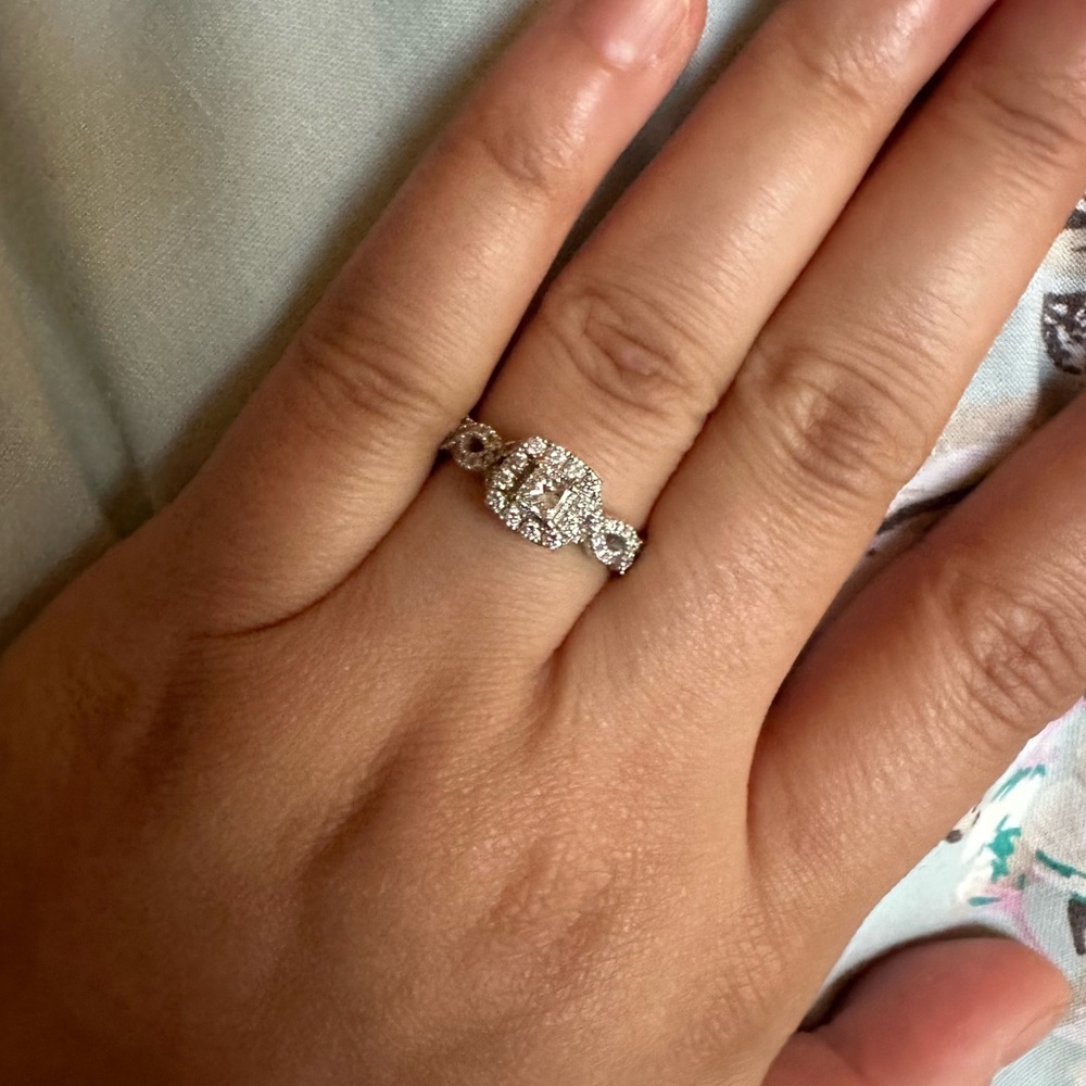Neil Lane 5/8 carat diamond engagement ring in 14k white gold